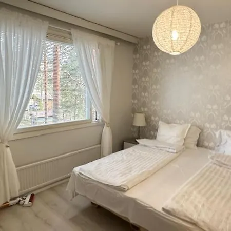 Ilona Apartments, Escape 1